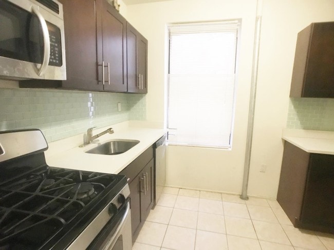 Building Photo - 408 W 129th St