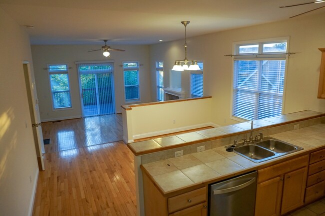 Building Photo - Spacious Swannanoa Townhome