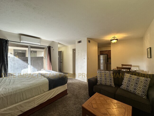 Foto del edificio - 1620 N Wilmot Rd