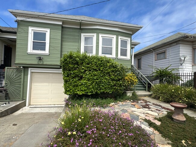 Building Photo - 1517 19th Ave