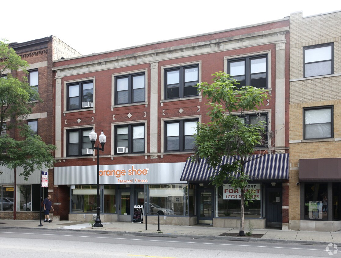 Foto principal - 3843-3845 N Lincoln Ave