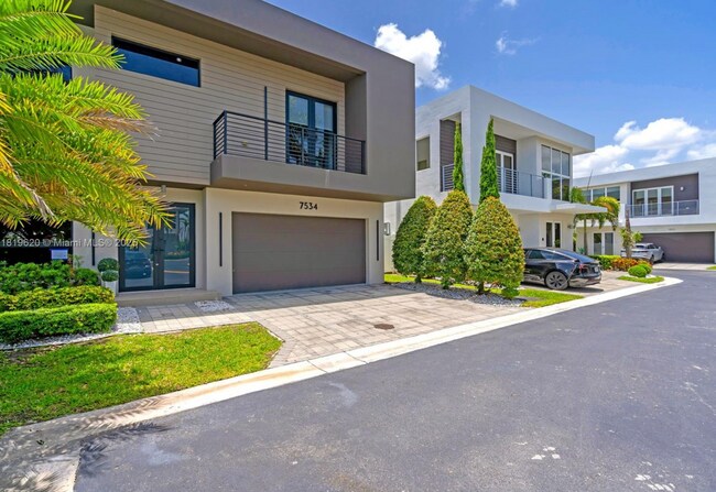 Building Photo - 7534 NW 98th Ave