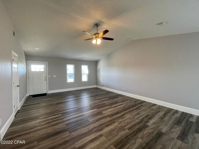 Foto del edificio - 716 Crews Dr