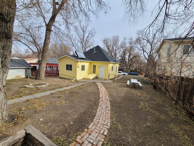 Building Photo - Historic 3 Bedroom West Side Home