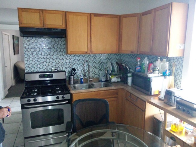 Foto del edificio - 738 W 51st St