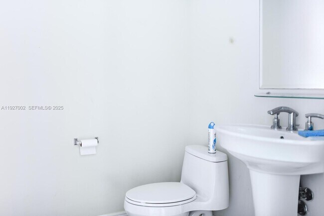 Foto del edificio - 1945 S Ocean Dr