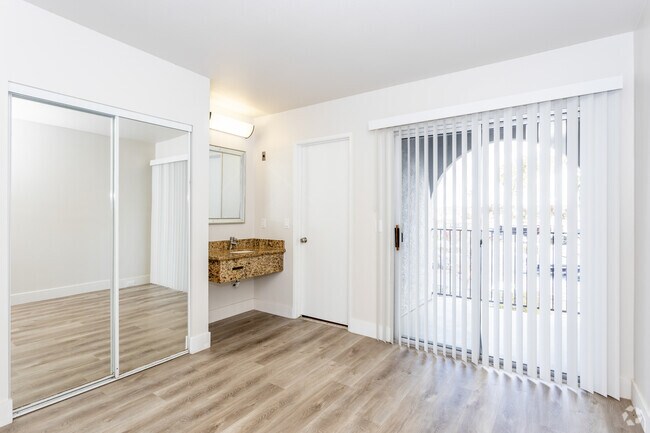 1BR, 1BA - 396SF - The Presidio Apartments