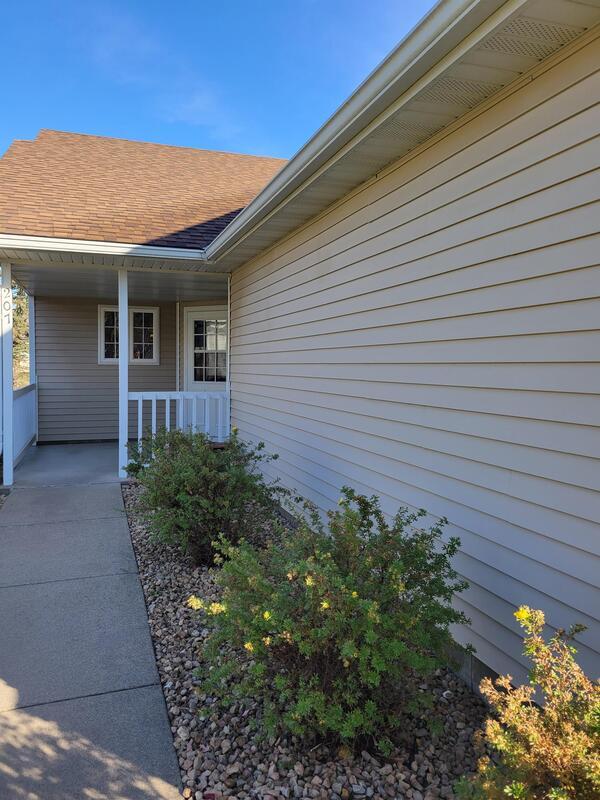 207 9th St NW, Buffalo, MN 55313 Condo for Rent in Buffalo, MN