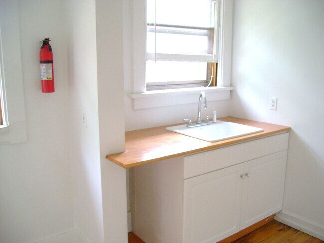 Foto del edificio - 709-711 Hawthorne NE