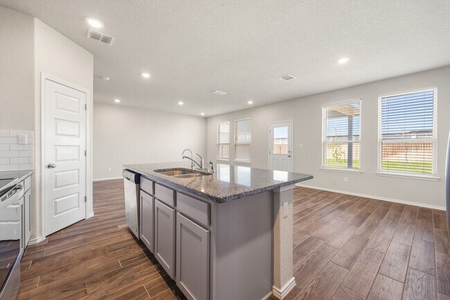 Foto del edificio - All Appliances Included!!  Like New Open Floor Plan!!!