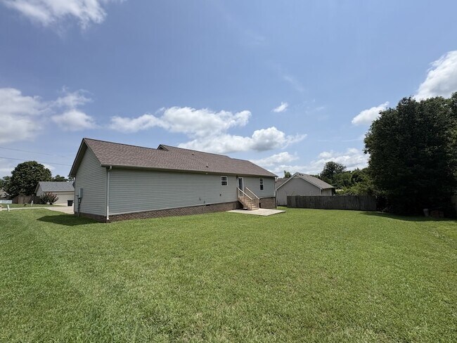 Foto del edificio - 1009 Halverson Dr