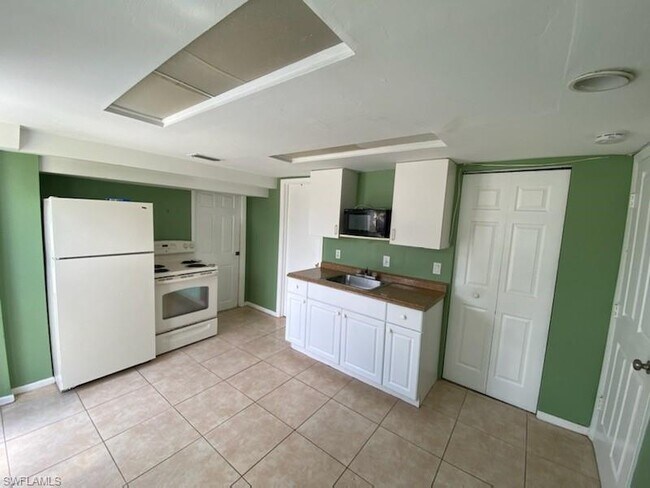 Building Photo - 3940 Bennett Ln
