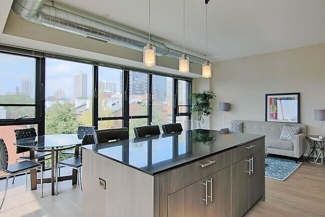 Foto del edificio - 215 W Scott St