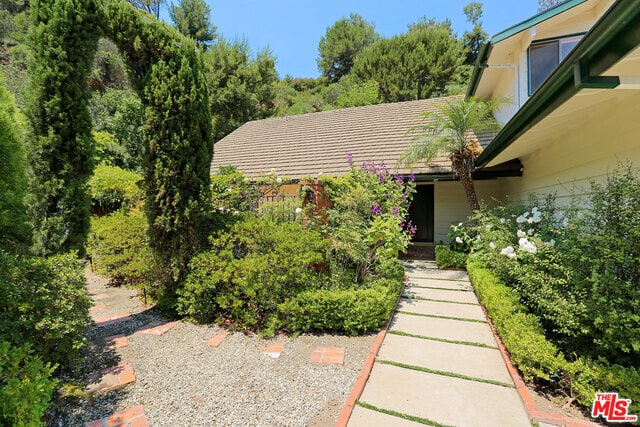 Building Photo - 2325 Banyan Dr