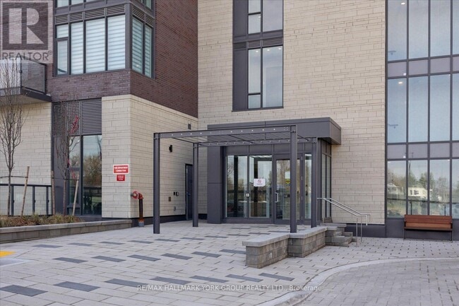 Building Photo - 705 Davis Dr