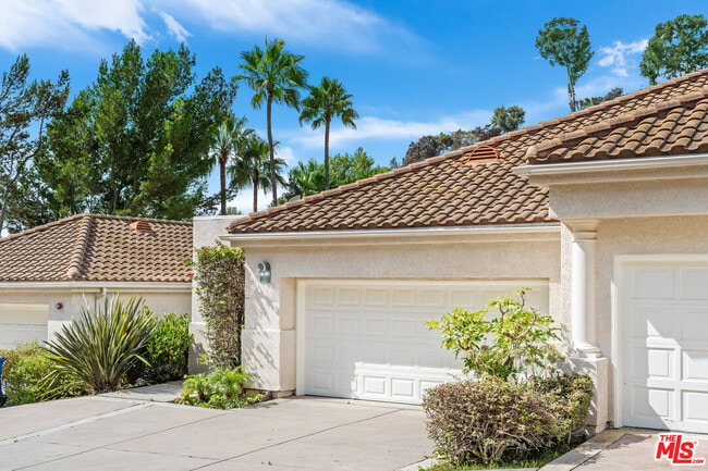 Building Photo - 602 Palisades Dr
