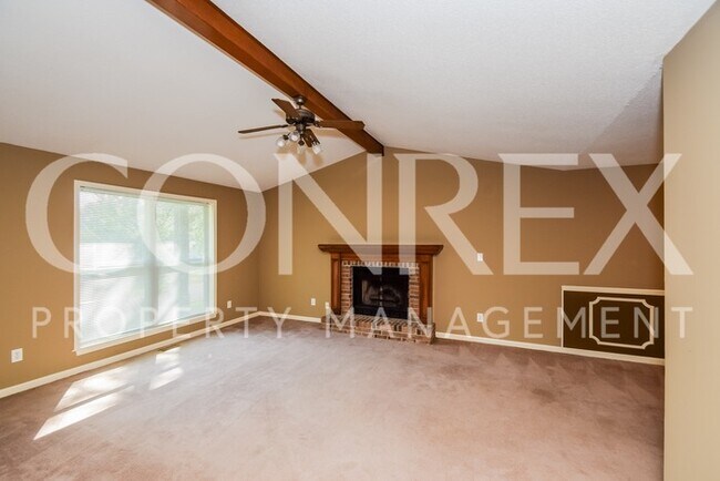 Building Photo - Split-level Englewood Home
