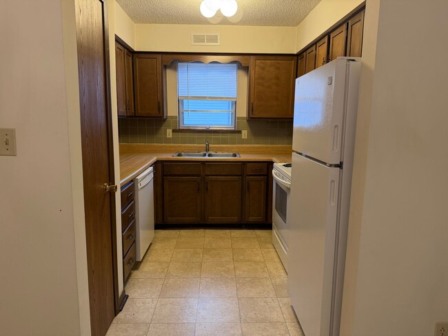 Building Photo - 2205 Warwick St