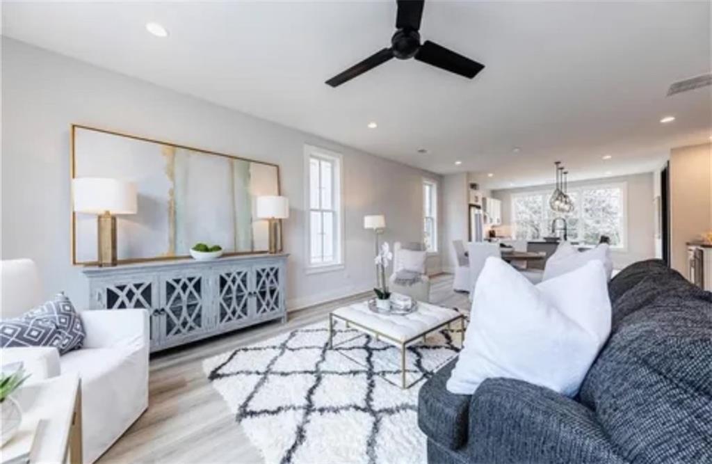Foto principal - 585 King Arnold St