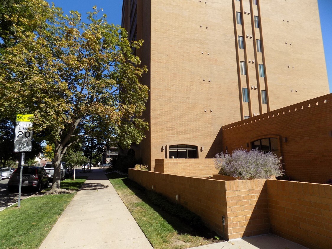 Exterior - 400 S Lafayette St