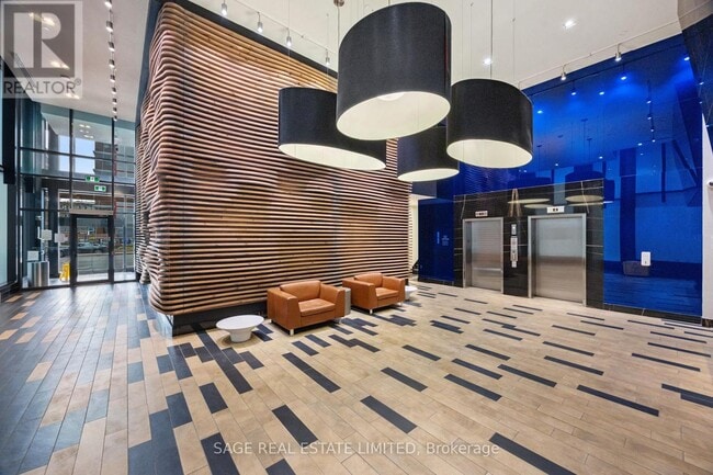 Building Photo - 111 Bathurst St