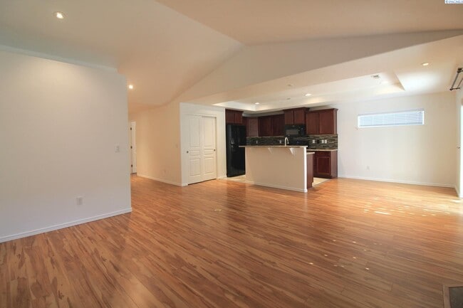 Building Photo - 3 bed/2 bath South Richland Rambler
