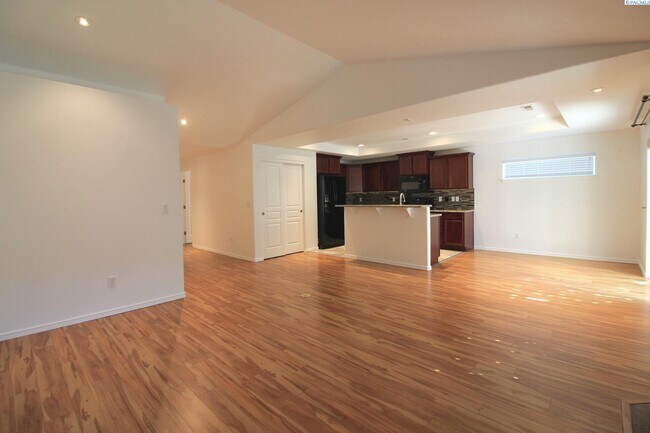 Foto del edificio - 3 bed/2 bath South Richland Rambler