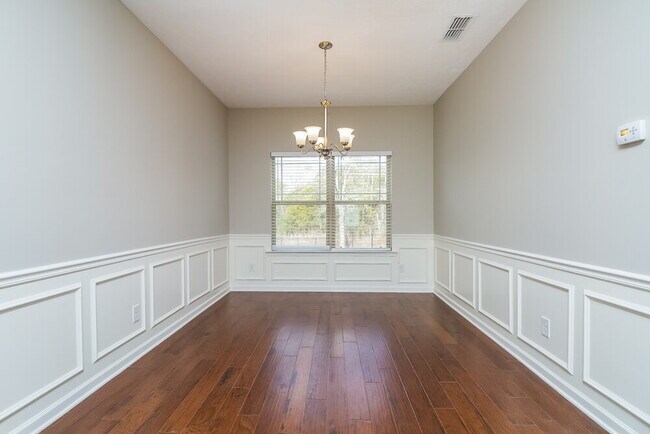 Building Photo - 6465 Paddington Way