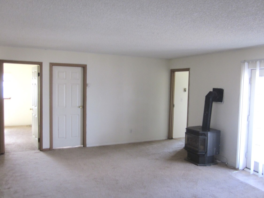 Building Photo - 12 Plex