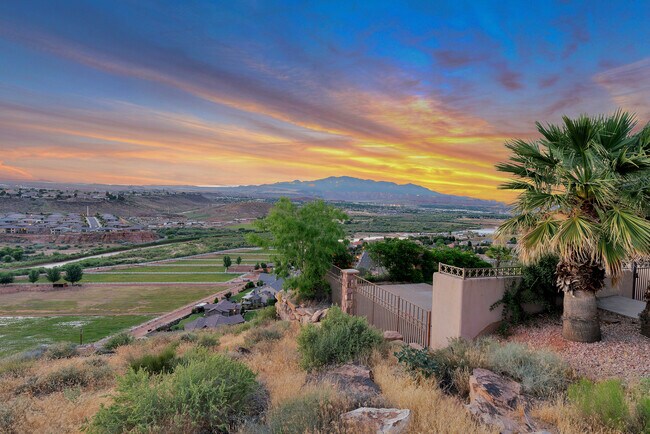 Foto del edificio - 2259 Stone Cliff Dr