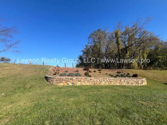Foto del edificio - Gorgeous Classic Cave Spring Colonial in S...