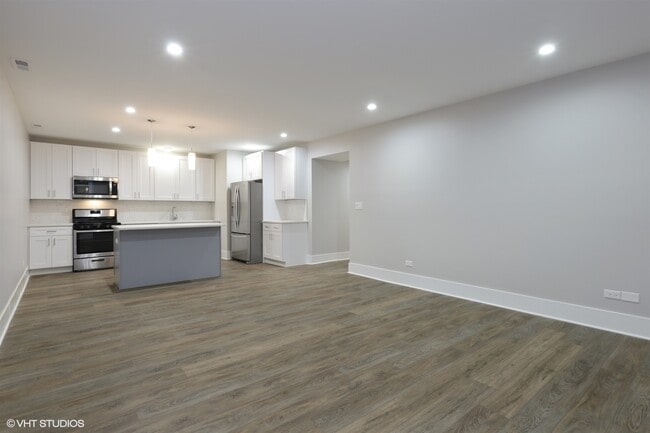 Building Photo - 639 W Deming Pl