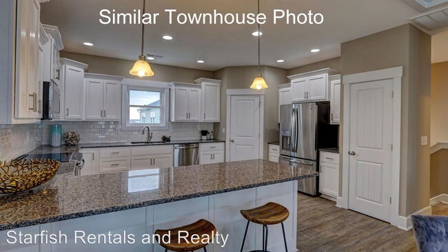 Building Photo - 3 br, 2.5 bath House - 955B Tower Court