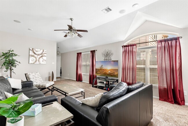 Foto del edificio - 5206 Misty Ln