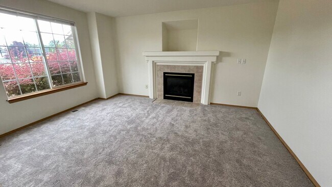 Foto del edificio - Adorable Open Layout 3BD/2BA Home Located In Town! 2 Living Rooms~Gas Fireplace~Fenced Yard!
