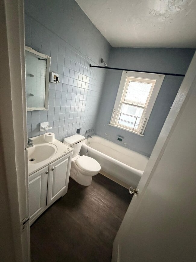 Building Photo - 9426 Dickens Ave