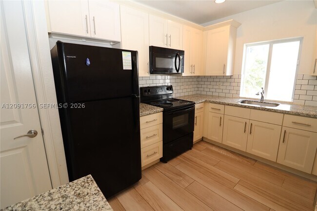 Foto del edificio - 605 NE 28th St