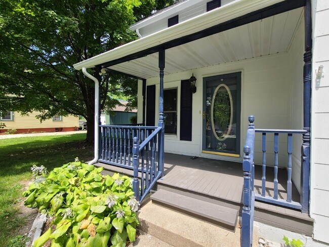 Building Photo - 206 W Sangamon St