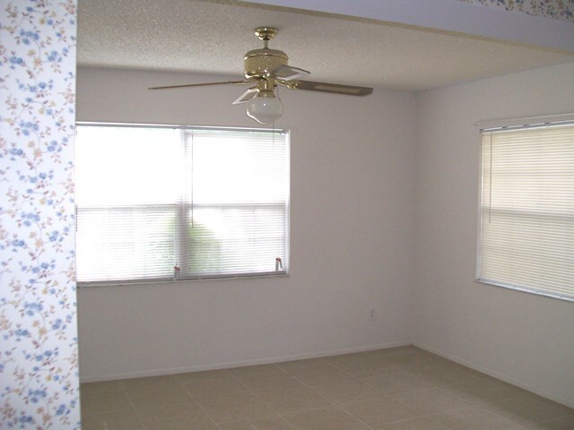 Building Photo - APPLICATION PENDING4 bedroom 2 bath home