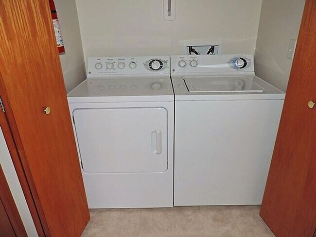 Building Photo - $1,295 | 2 Bedroom, 2 Bathroom Condo | Pet...