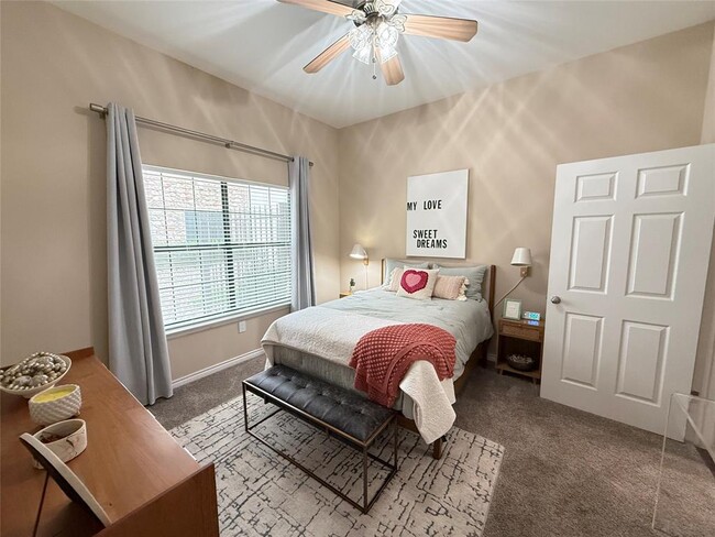 Foto del edificio - 6607 Brodie Ln