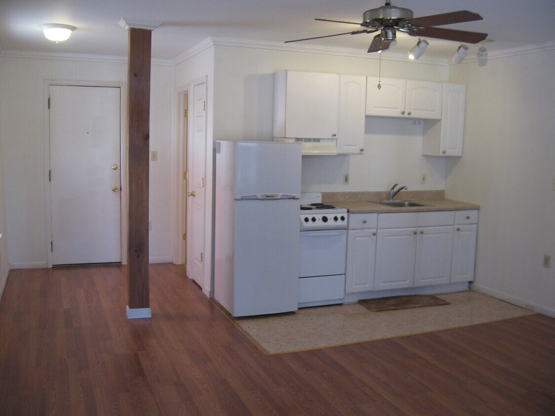 Primary Photo - 21 N Madison St