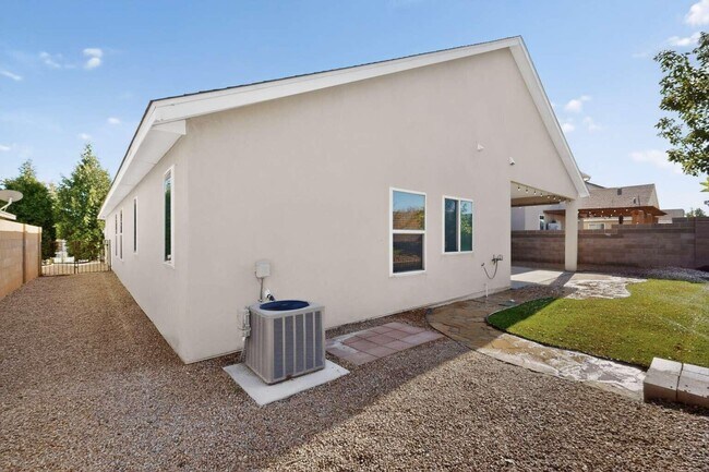 Foto del edificio - 2135 N Ensenada Cir SE