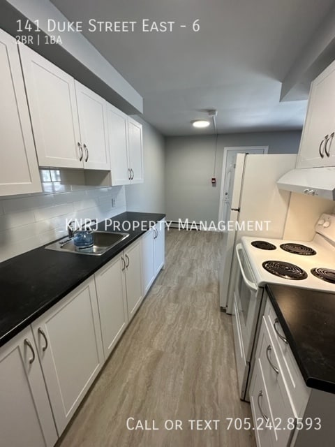 Building Photo - Two Bedroom Apartment