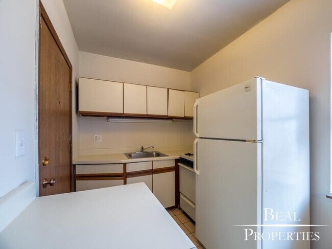 Building Photo - 0 bedroom in CHICAGO IL 60657