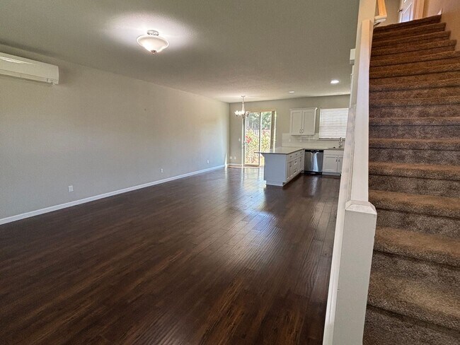Building Photo - Modern Townhome Available in Wilsonville