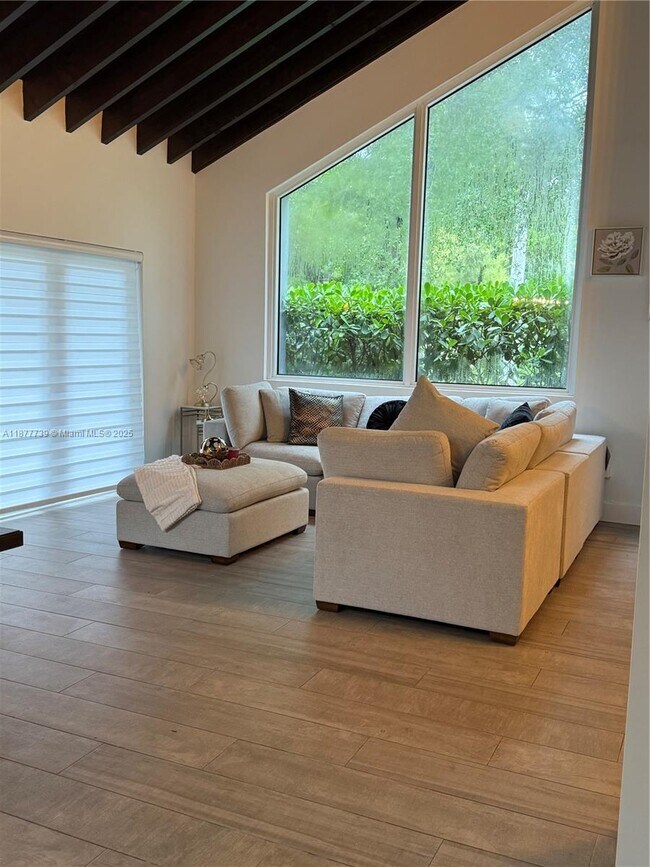 Building Photo - 3231 Salzedo St