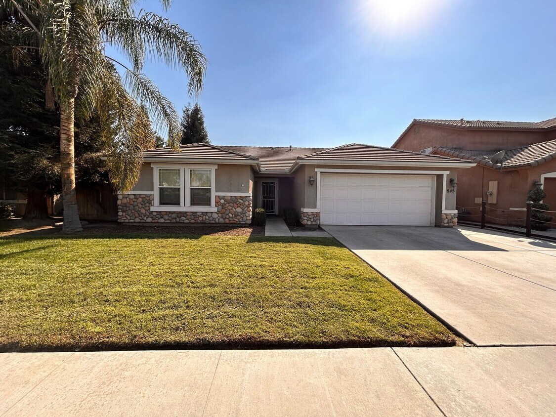 Primary Photo - Beautiful home for rent in Visalia!