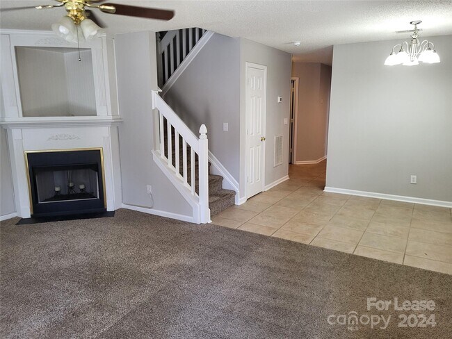 Building Photo - 10115 Forest Landing Dr