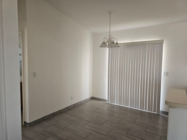 Building Photo - Unfurnished Long Term